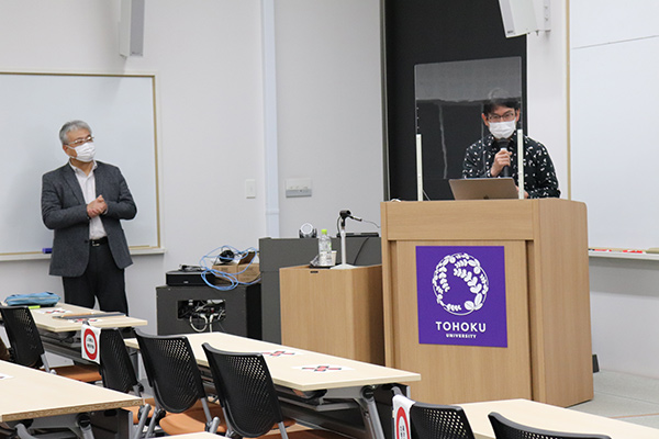 Prof. Takeuchi (speaker)